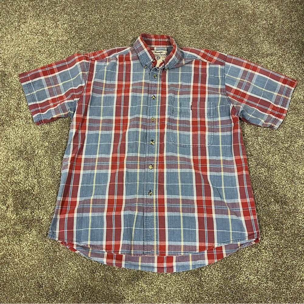 Wrangler Rugged Wear Short Sleeve Button Up Shirt Men's Size Medium M Plaid Blue